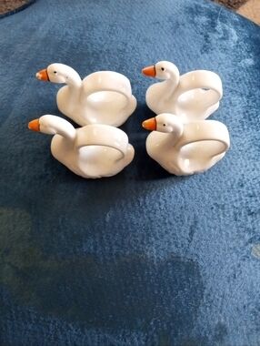 GORGEOUS VTG Set of 4 Swan/Goose 3" Wide Napkin Rings